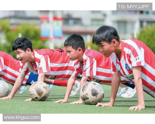 足球明星的器械训练秘籍视频分享助你提升球技与体能 足球明星的器械训练秘籍视频分享助你提升球技与体能